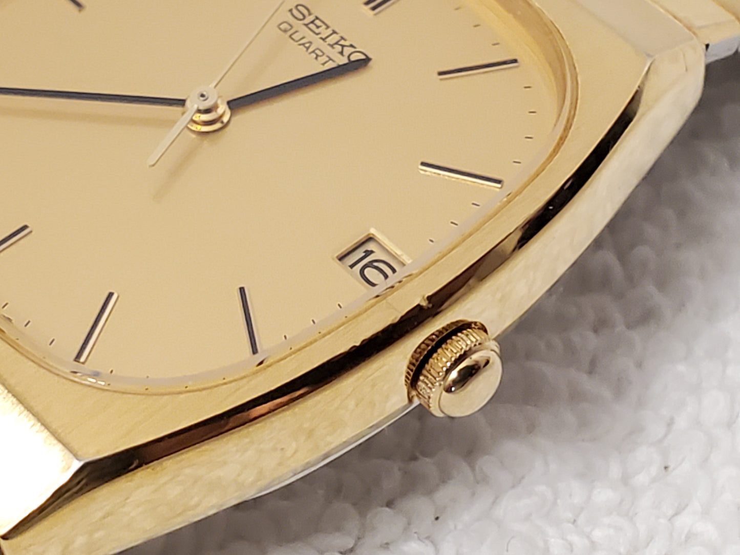 Vintage Seiko Men's Gold Tone Date Stainless Steel Quartz Watch Five Jewels