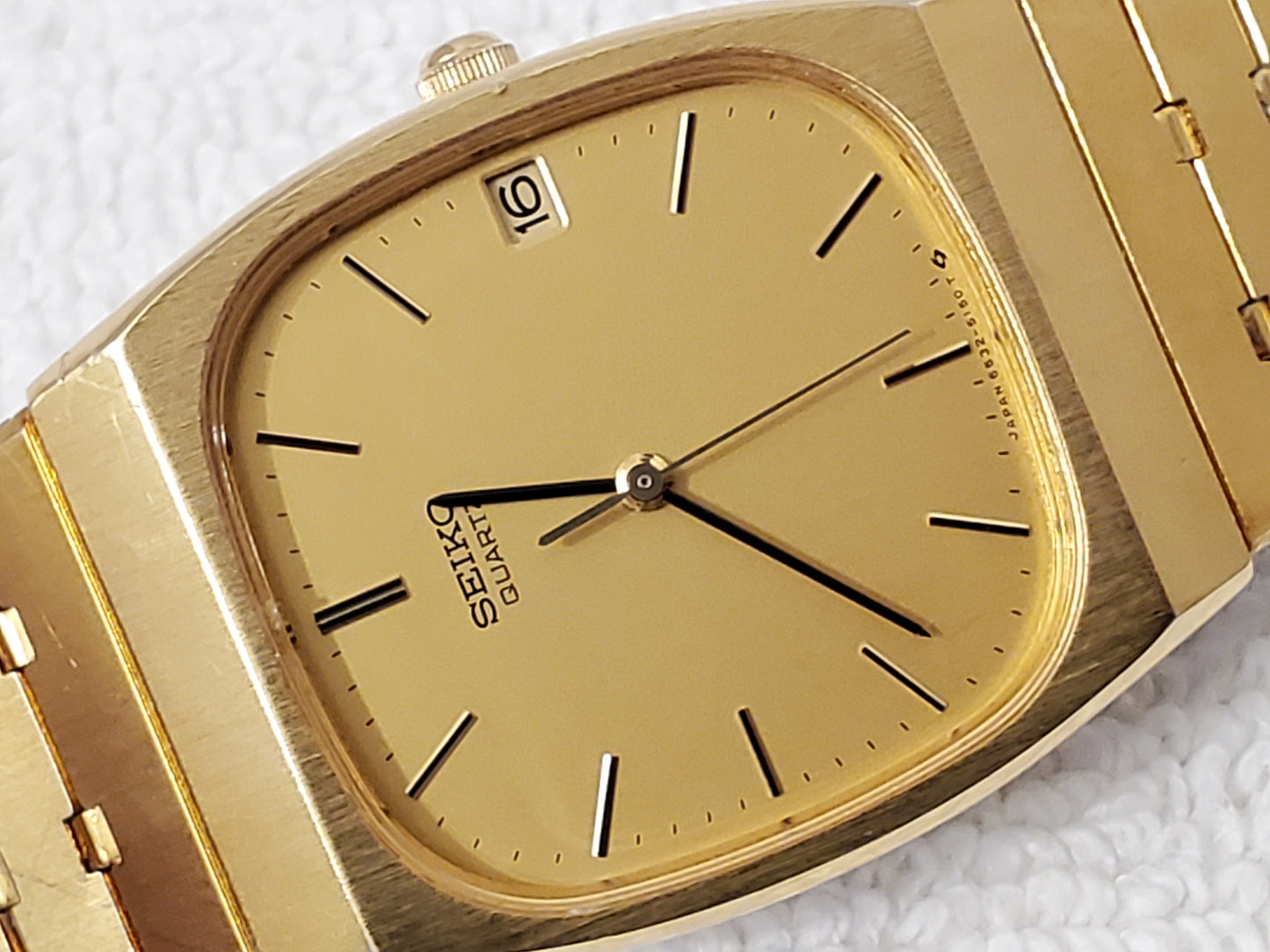 Vintage Seiko Men's Gold Tone Date Stainless Steel Quartz Watch Five Jewels