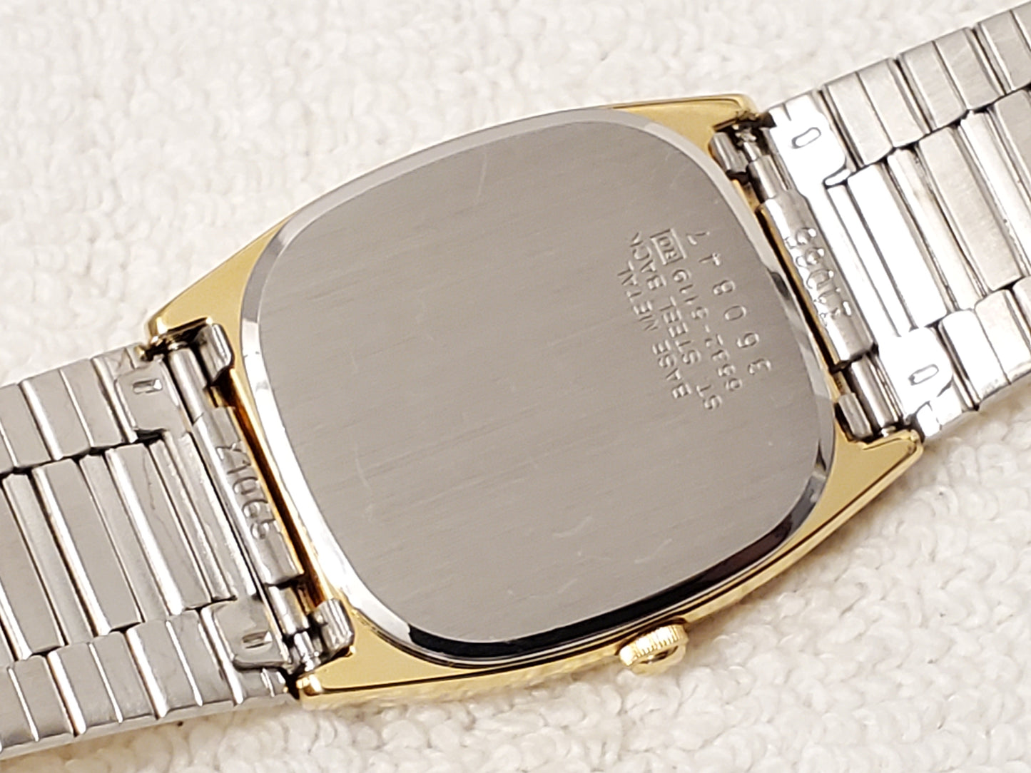Vintage Seiko Men's Gold Tone Date Stainless Steel Quartz Watch Five Jewels