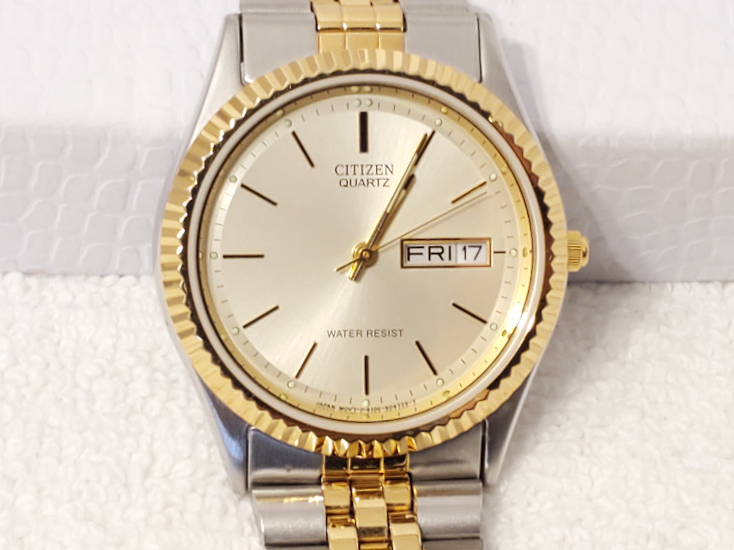 Vintage Citizen Presidental Mens Day Date Quartz Watch Gold Tone Stainless Steel