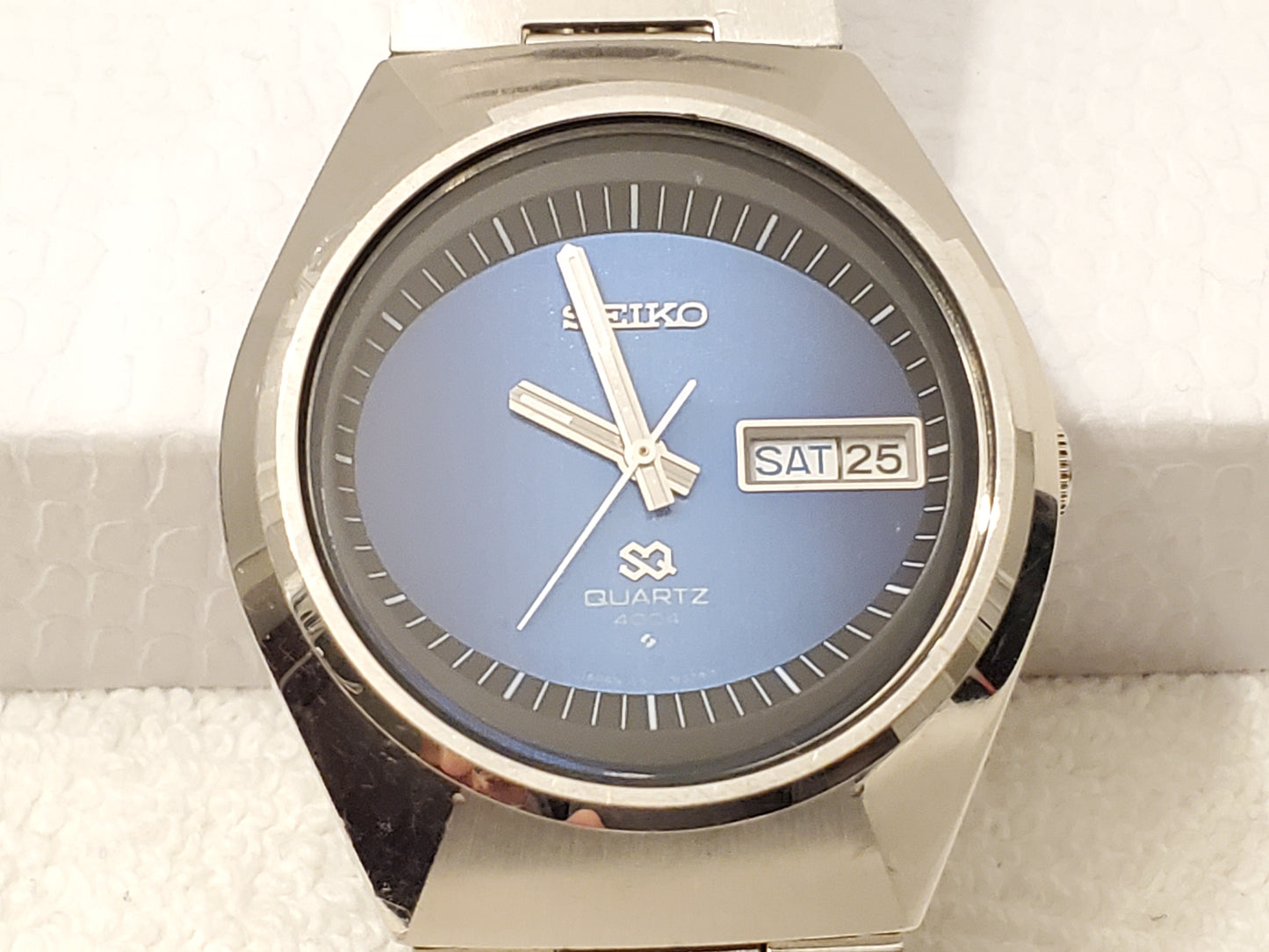 Vintage Seiko SQ 4004 Black Blue Dial Men's Day Date Watch Stainless Steel