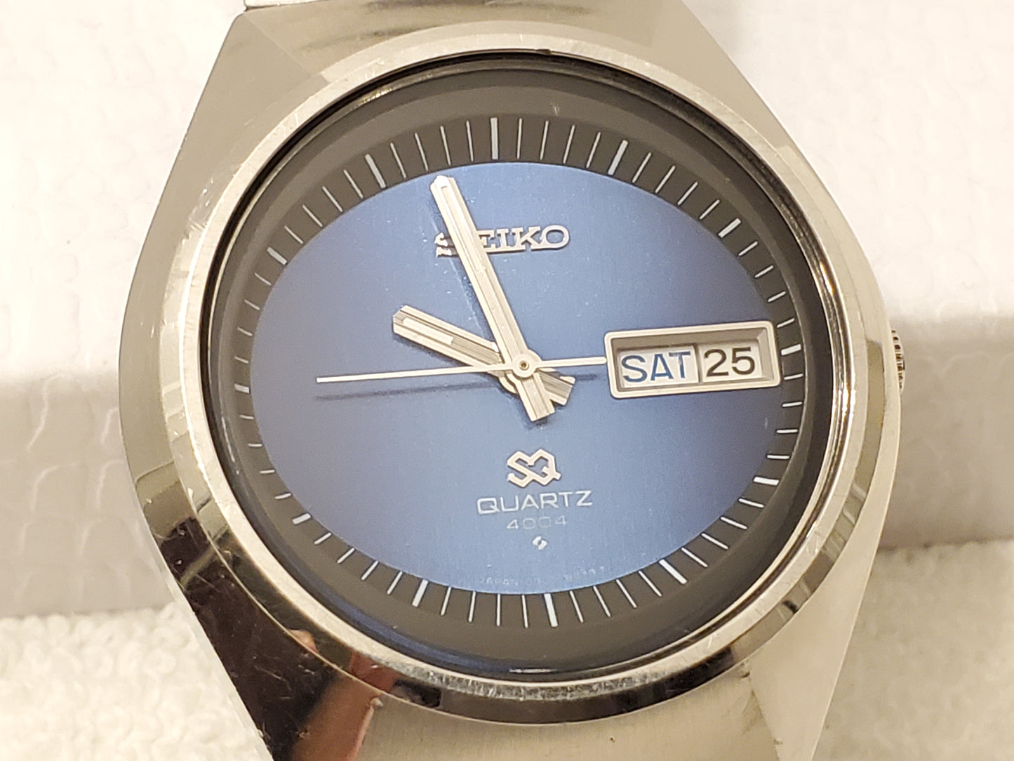 Vintage Seiko SQ 4004 Black Blue Dial Men's Day Date Watch Stainless Steel