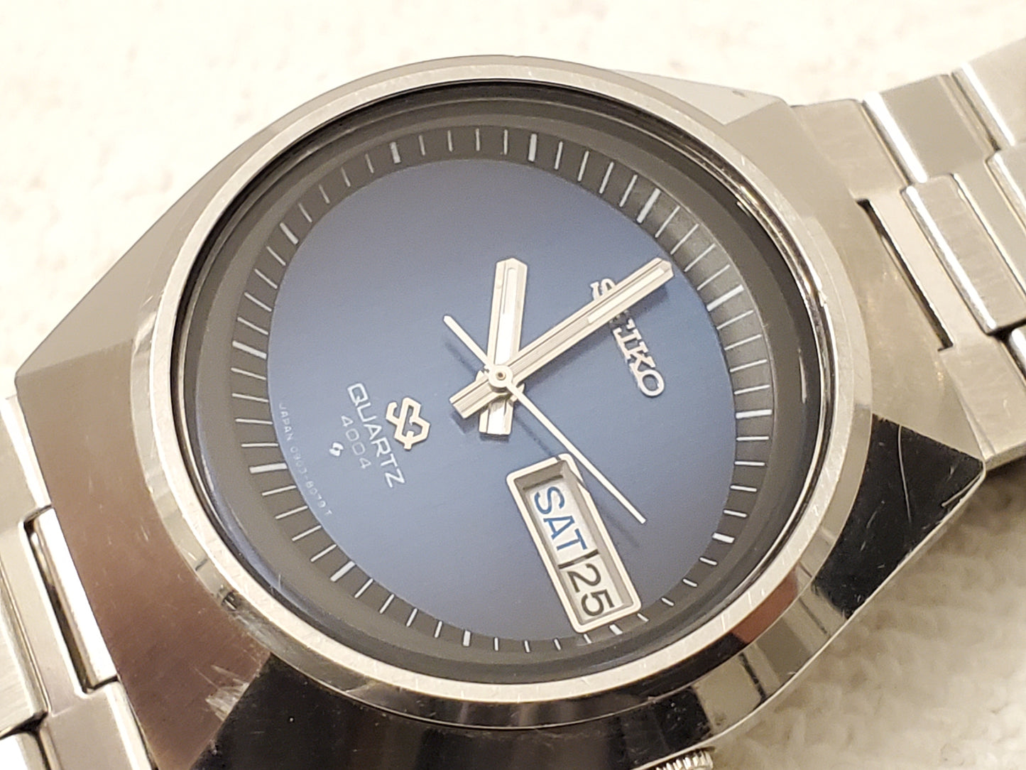 Vintage Seiko SQ 4004 Black Blue Dial Men's Day Date Watch Stainless Steel