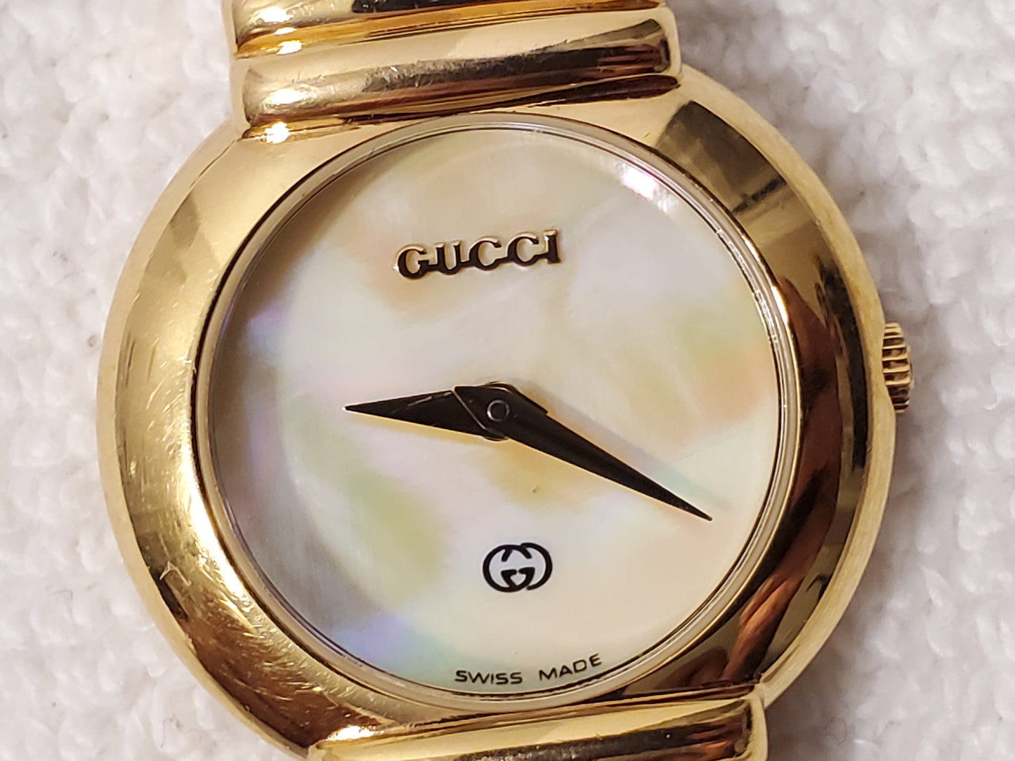 Vintage Gucci 5300L Women's Gold Plated Watch Mother Pearl Dial Six Jewels Swiss