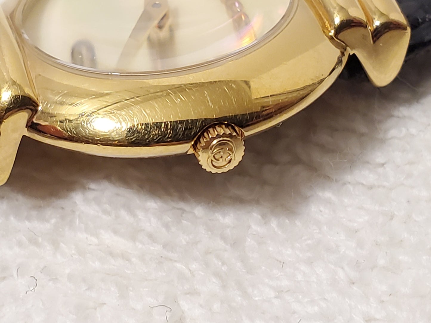 Vintage Gucci 5300L Women's Gold Plated Watch Mother Pearl Dial Six Jewels Swiss