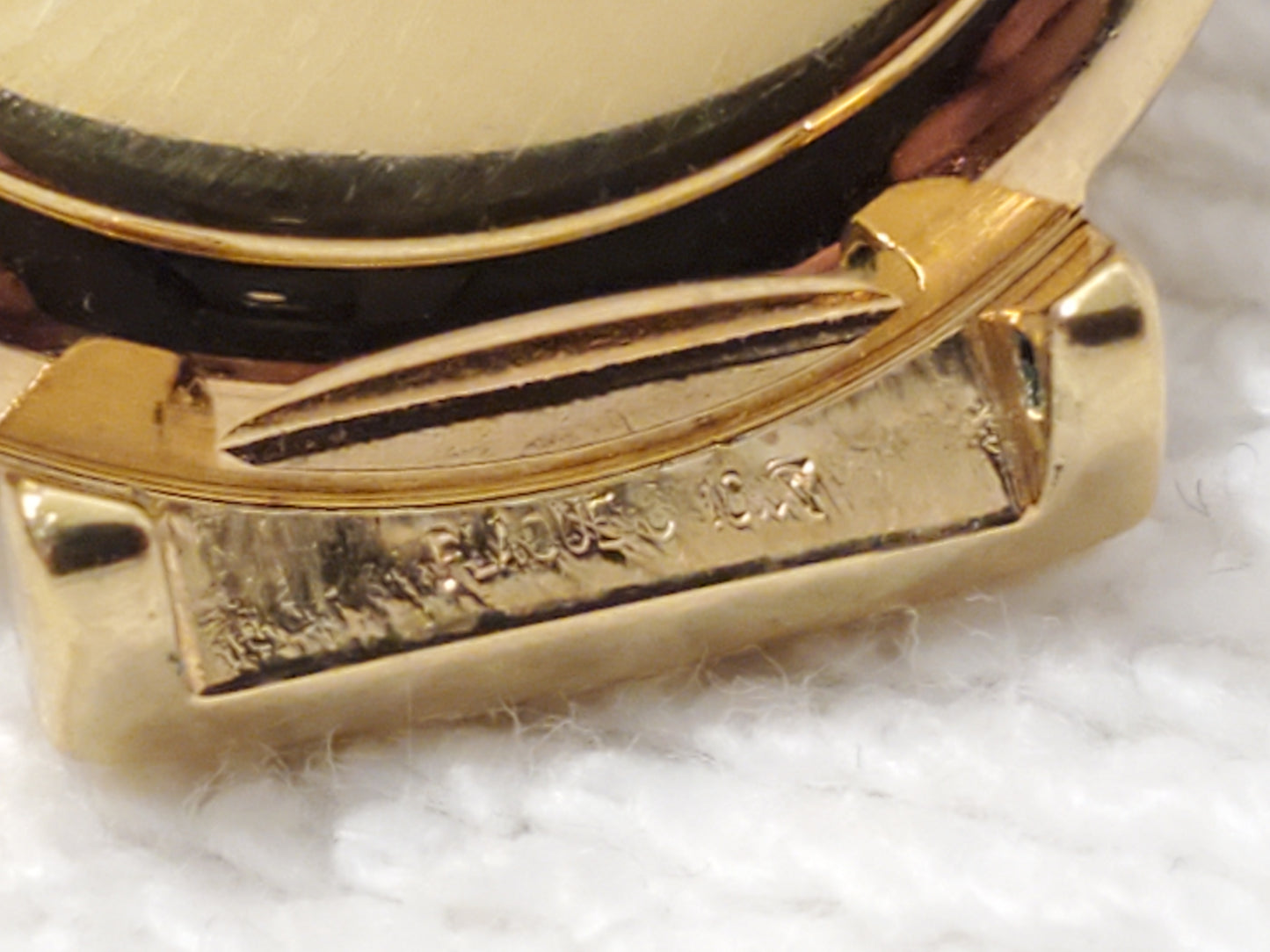 Vintage Gucci 5300L Women's Gold Plated Watch Mother Pearl Dial Six Jewels Swiss