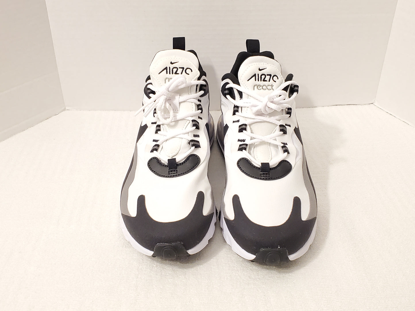 Nike Air Max 270 React Oreo Athletic Shoes Men's Size 9 White Black Gray Low Top