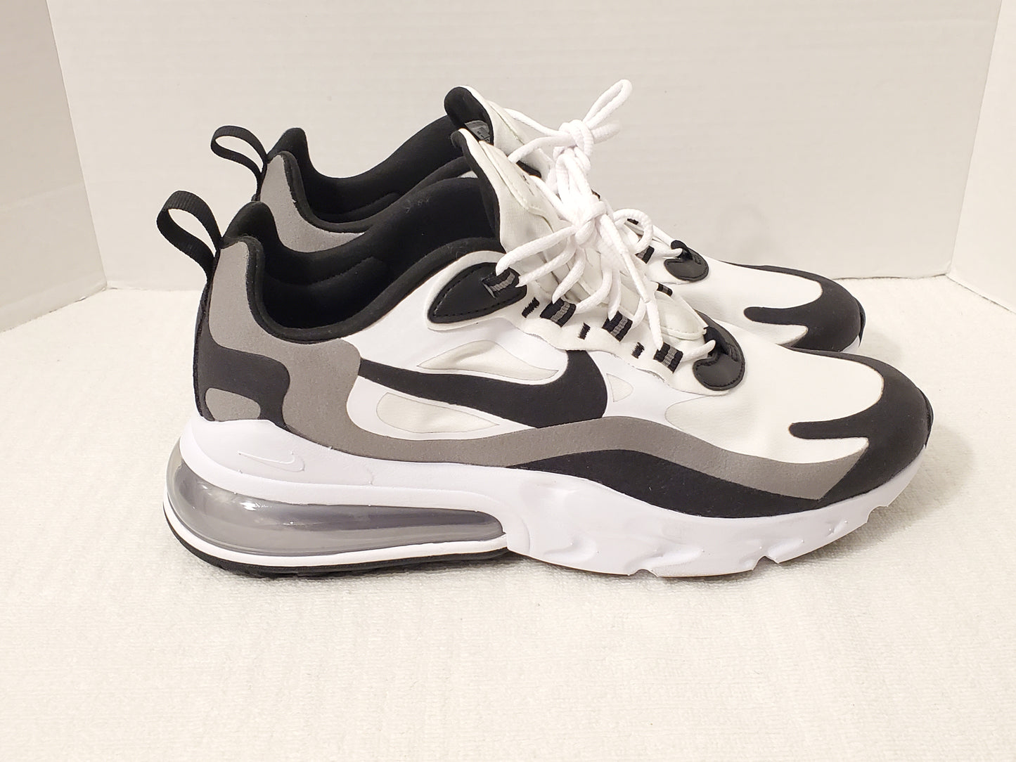 Nike Air Max 270 React Oreo Athletic Shoes Men's Size 9 White Black Gray Low Top
