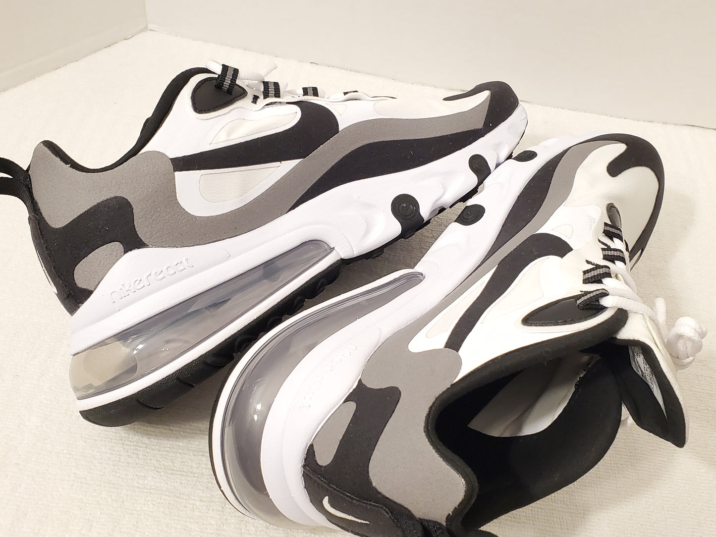 Nike Air Max 270 React Oreo Athletic Shoes Men's Size 9 White Black Gray Low Top