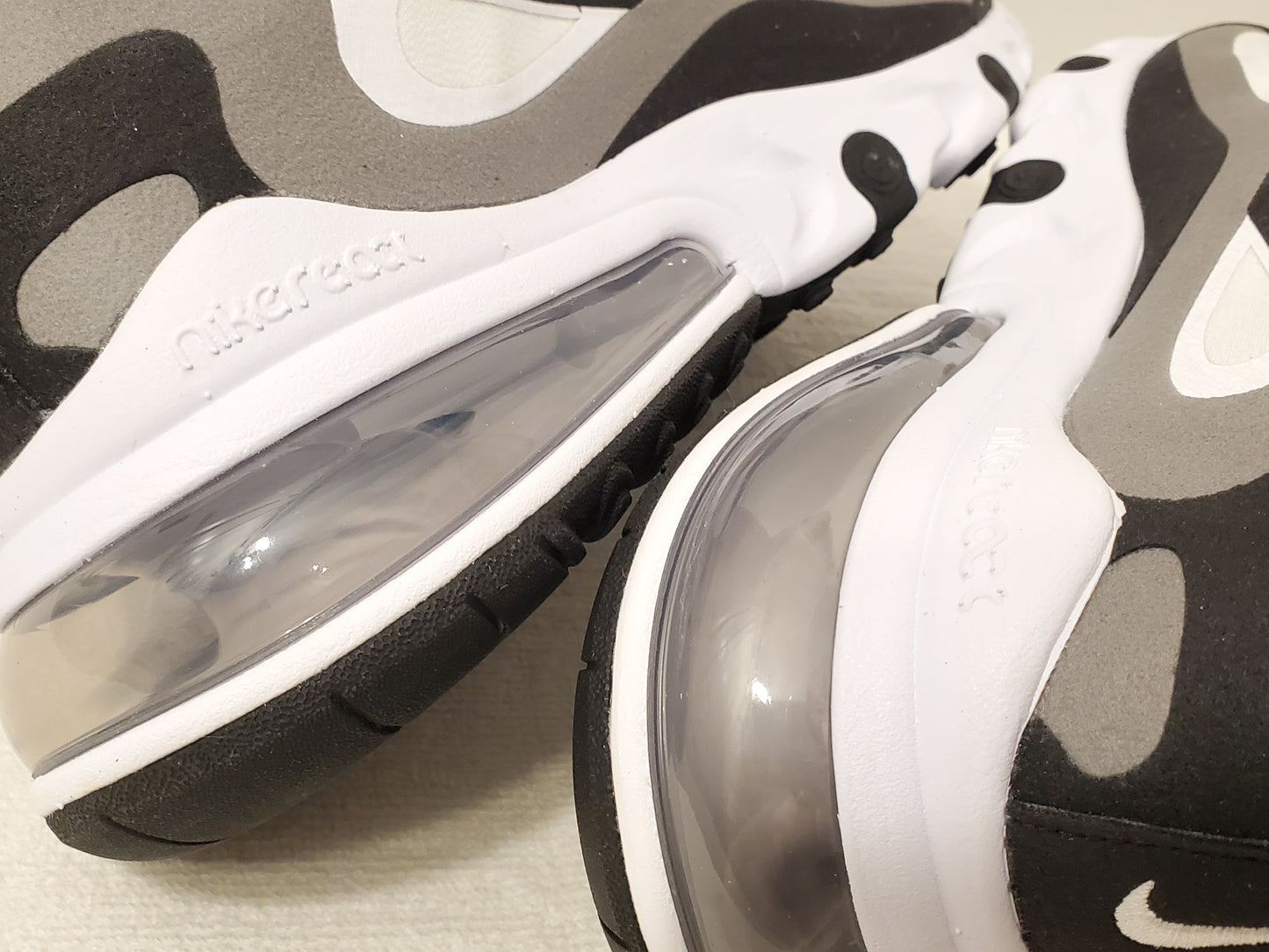Nike Air Max 270 React Oreo Athletic Shoes Men's Size 9 White Black Gray Low Top