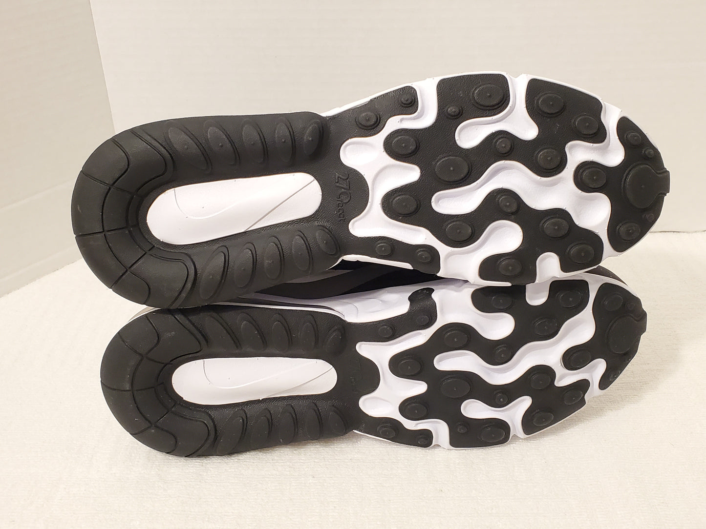 Nike Air Max 270 React Oreo Athletic Shoes Men's Size 9 White Black Gray Low Top