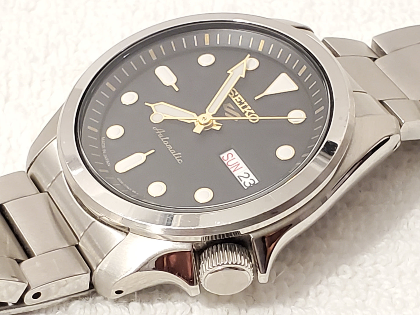 Seiko 5 Automatic Men's Watch Day Date Stainless Steel Black Dial 24 Jewels