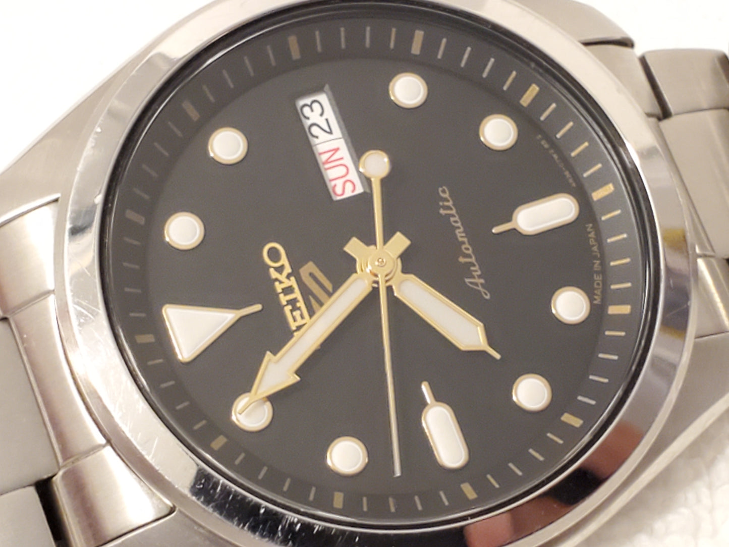 Seiko 5 Automatic Men's Watch Day Date Stainless Steel Black Dial 24 Jewels