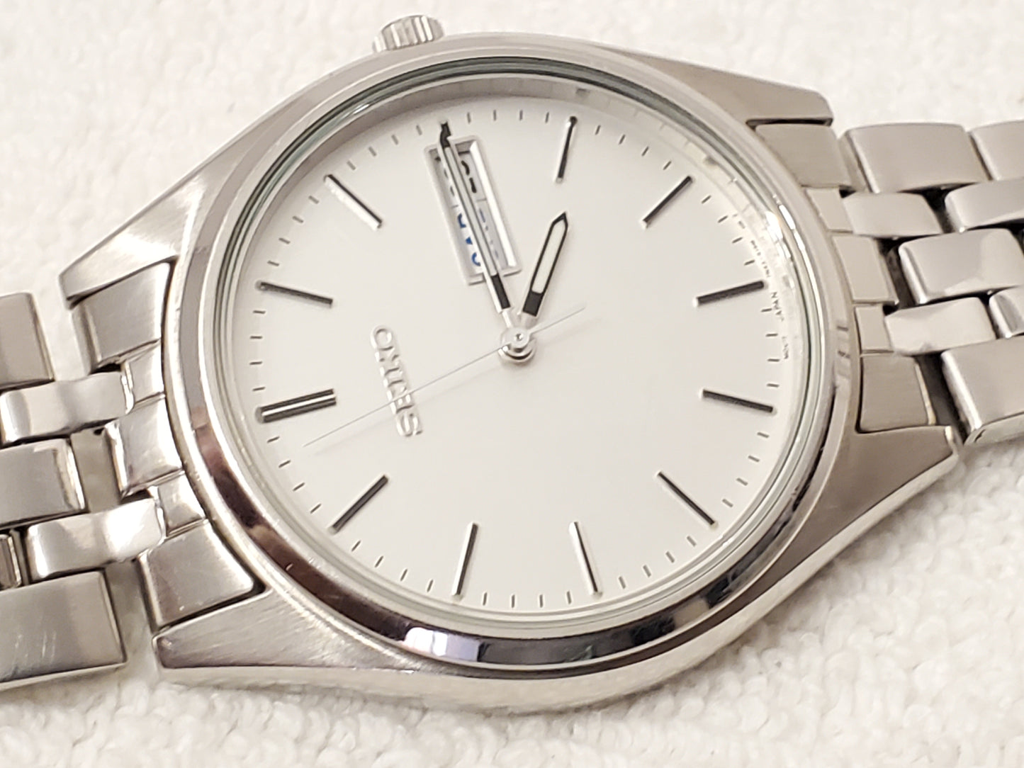 Vintage 1990's Seiko Men's Silver Dial Day Date Quartz Watch Stainless Steel