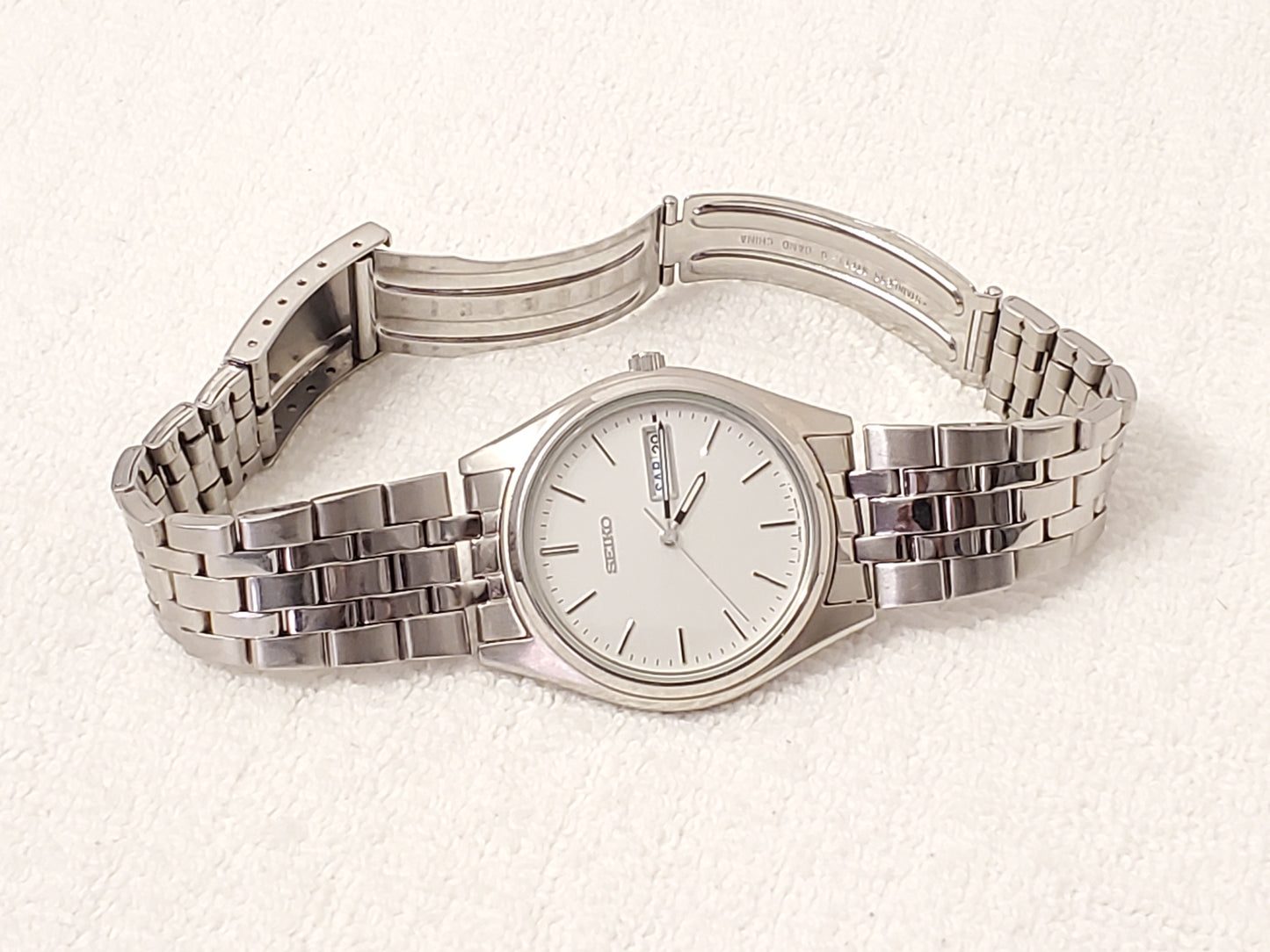 Vintage 1990's Seiko Men's Silver Dial Day Date Quartz Watch Stainless Steel