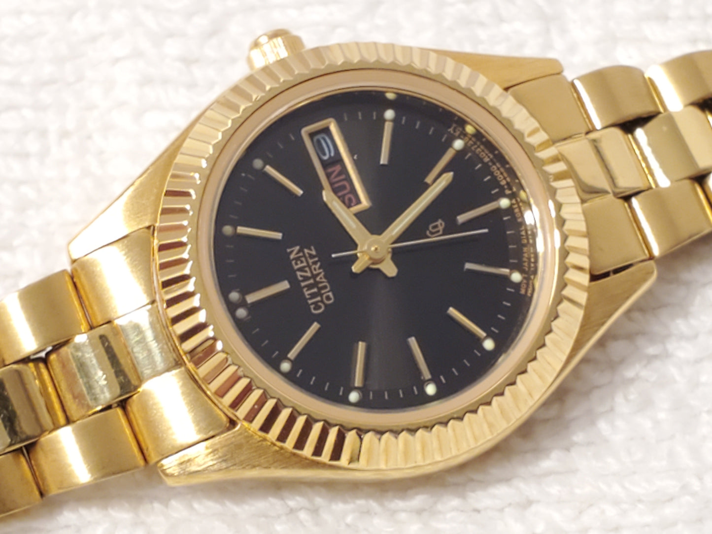 Vintage Citizen CQ Women's Day Date Stainless Steel Gold Tone Watch Black Dial