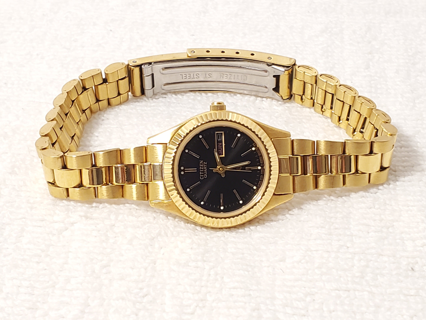 Vintage Citizen CQ Women's Day Date Stainless Steel Gold Tone Watch Black Dial