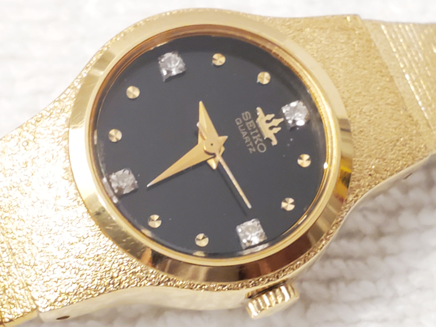 Vintage Seiko Womens Gold Tone Watch Black Dial Four Diamonds S Steel Base Metal