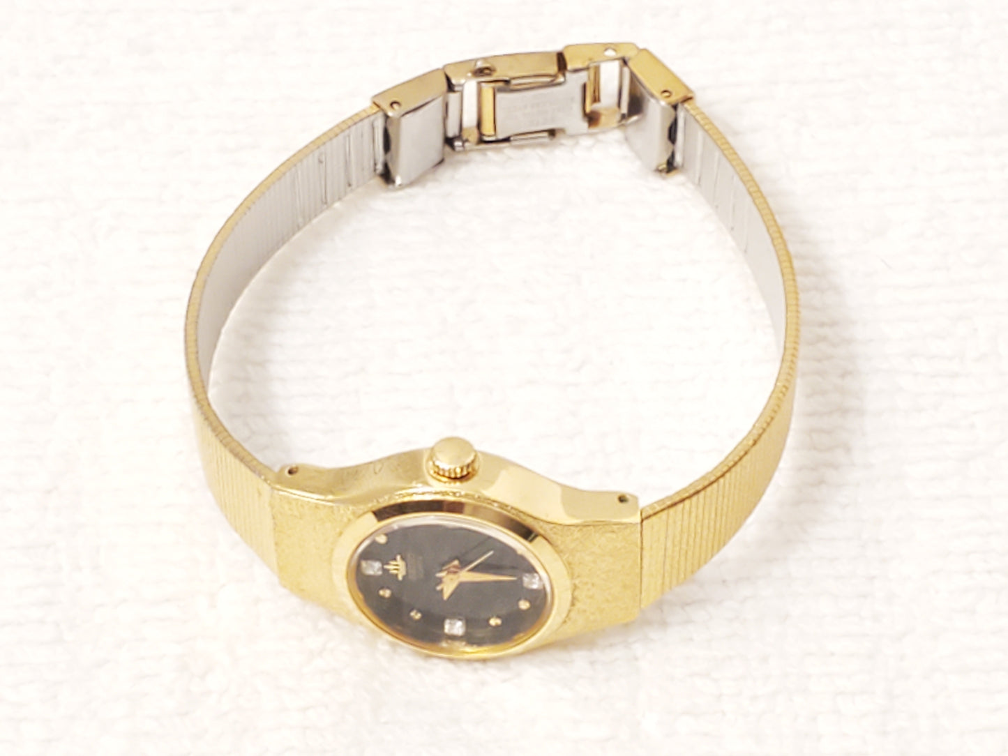 Vintage Seiko Womens Gold Tone Watch Black Dial Four Diamonds S Steel Base Metal