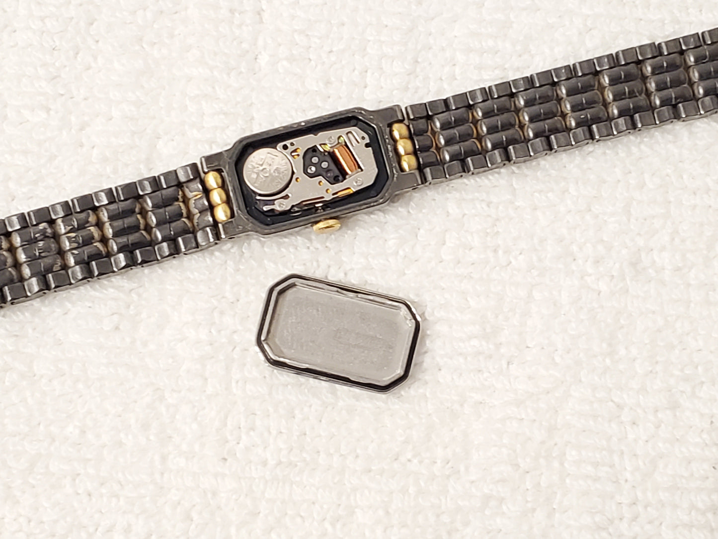 Vintage Seiko Women's Gold Tone Black Quartz Watch 1 Jewel Roman Numeral S Steel