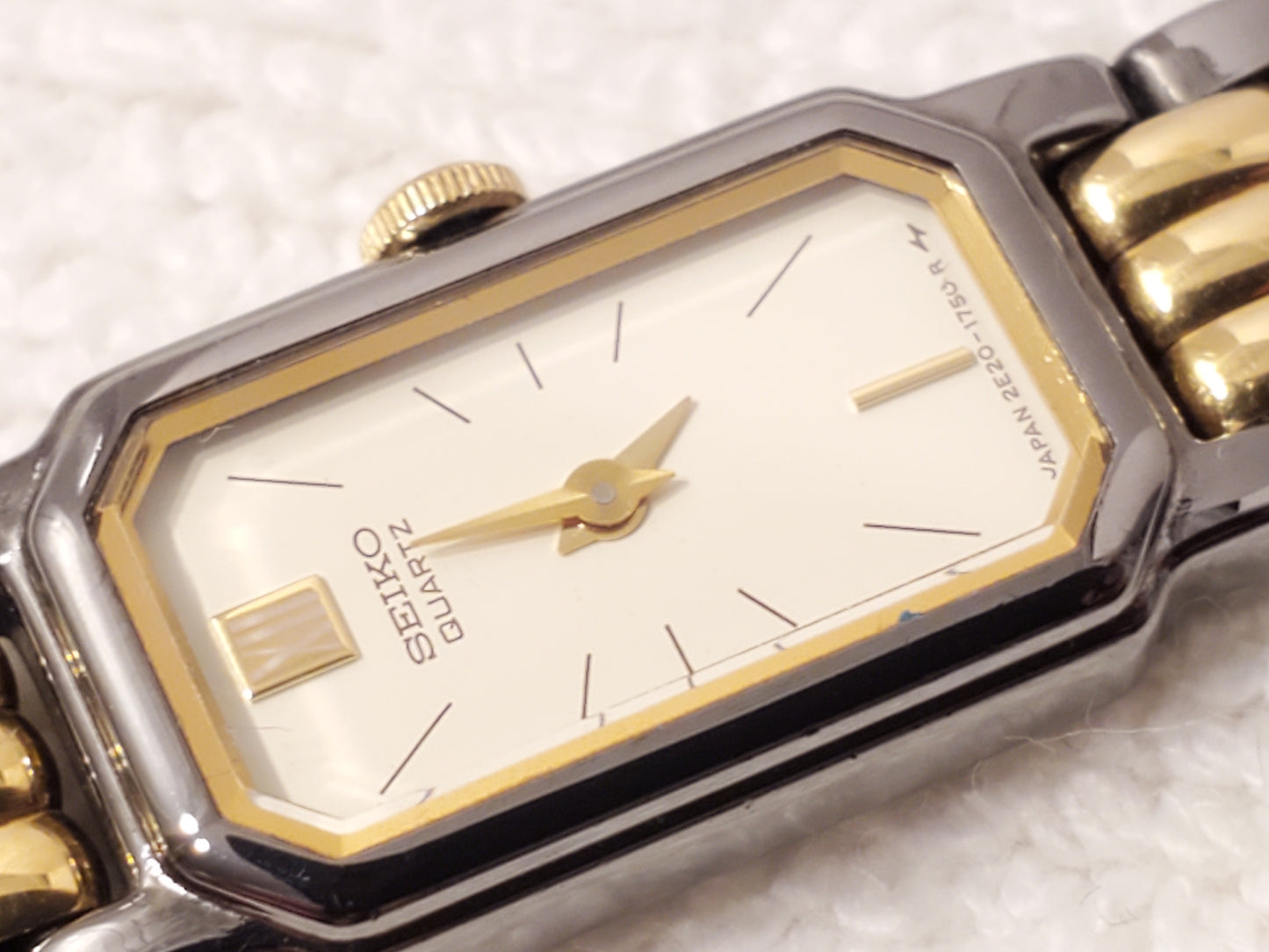 Vintage Seiko Women's Gold Tone Black Quartz Watch 1 Jewel Roman Numeral S Steel