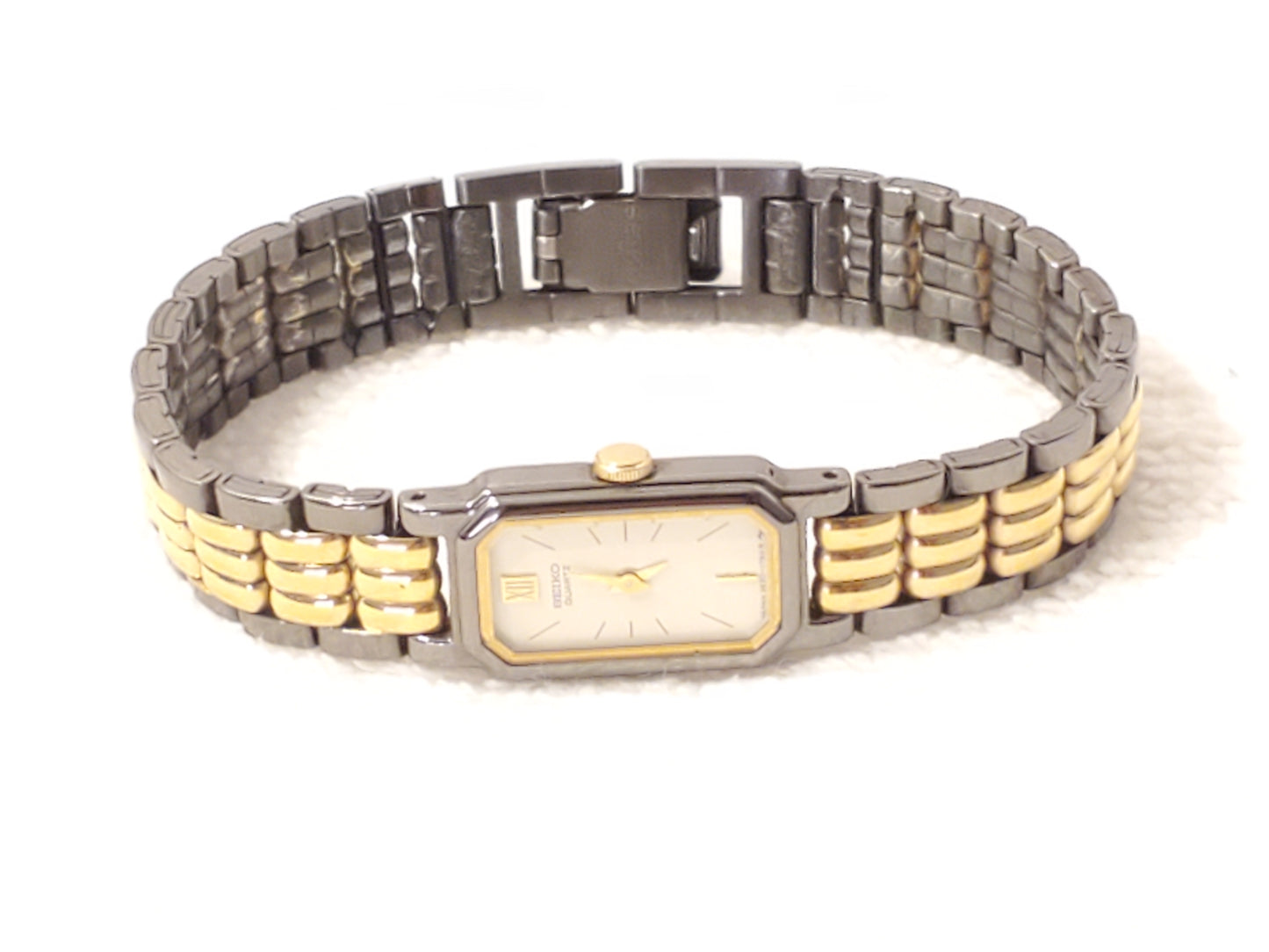 Vintage Seiko Women's Gold Tone Black Quartz Watch 1 Jewel Roman Numeral S Steel