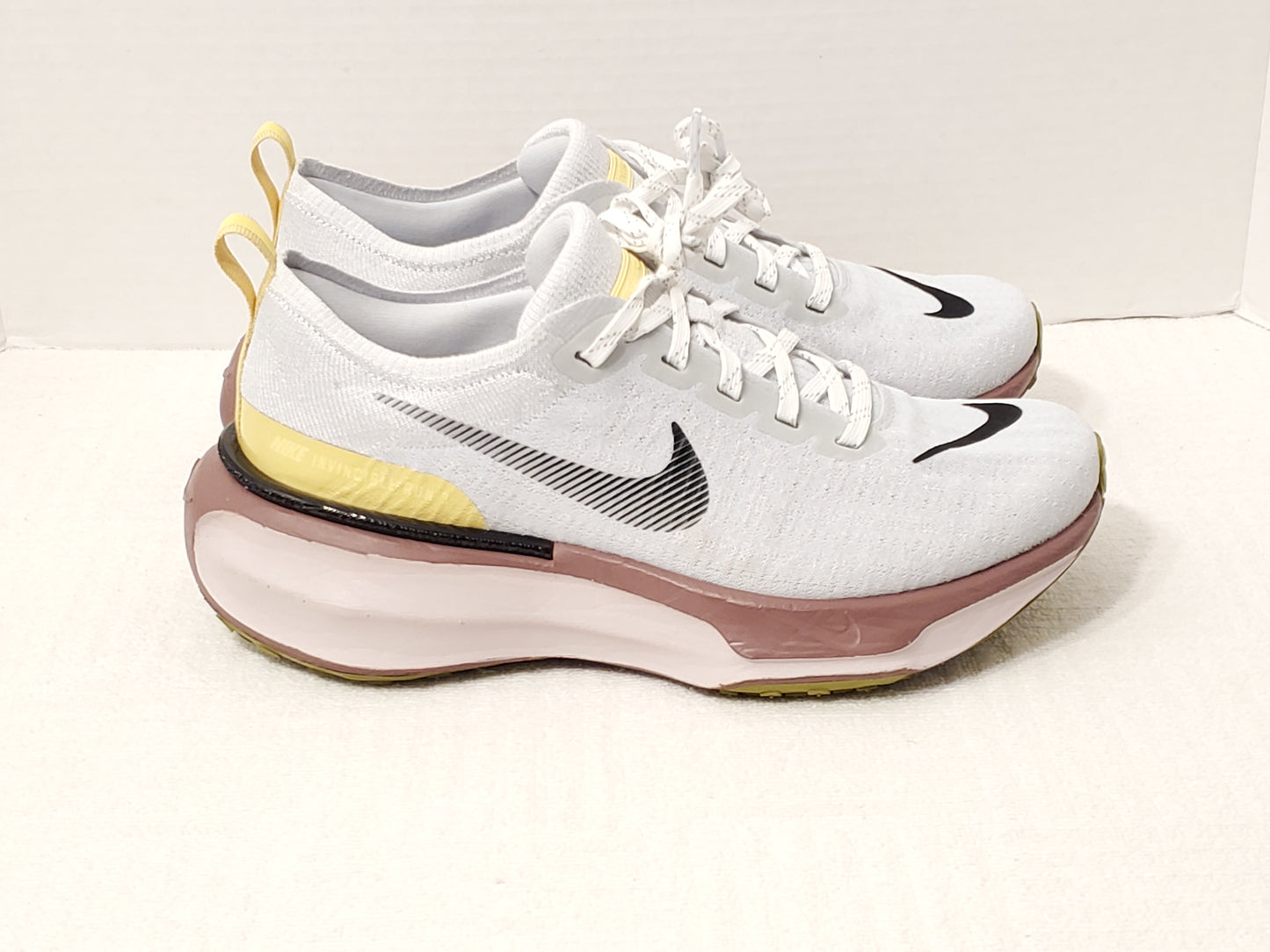 Nike ZoomX Invincible Run 3 Photon Dust Smokey Mauve Sneakers Women's Size 8