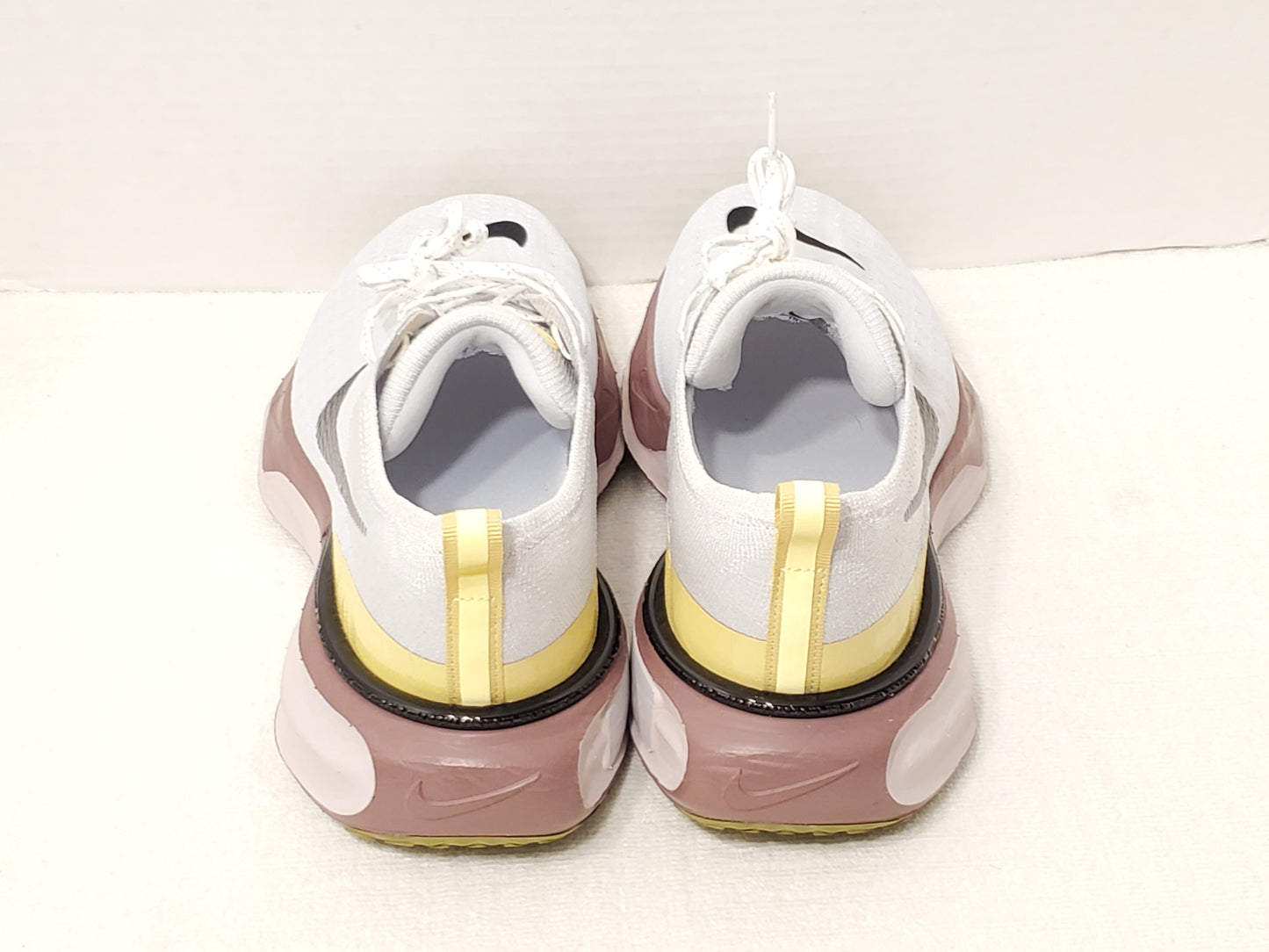 Nike ZoomX Invincible Run 3 Photon Dust Smokey Mauve Sneakers Women's Size 8