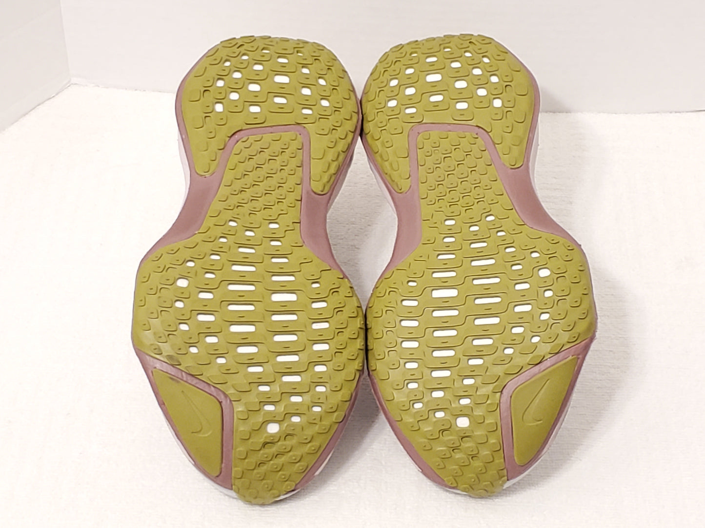 Nike ZoomX Invincible Run 3 Photon Dust Smokey Mauve Sneakers Women's Size 8