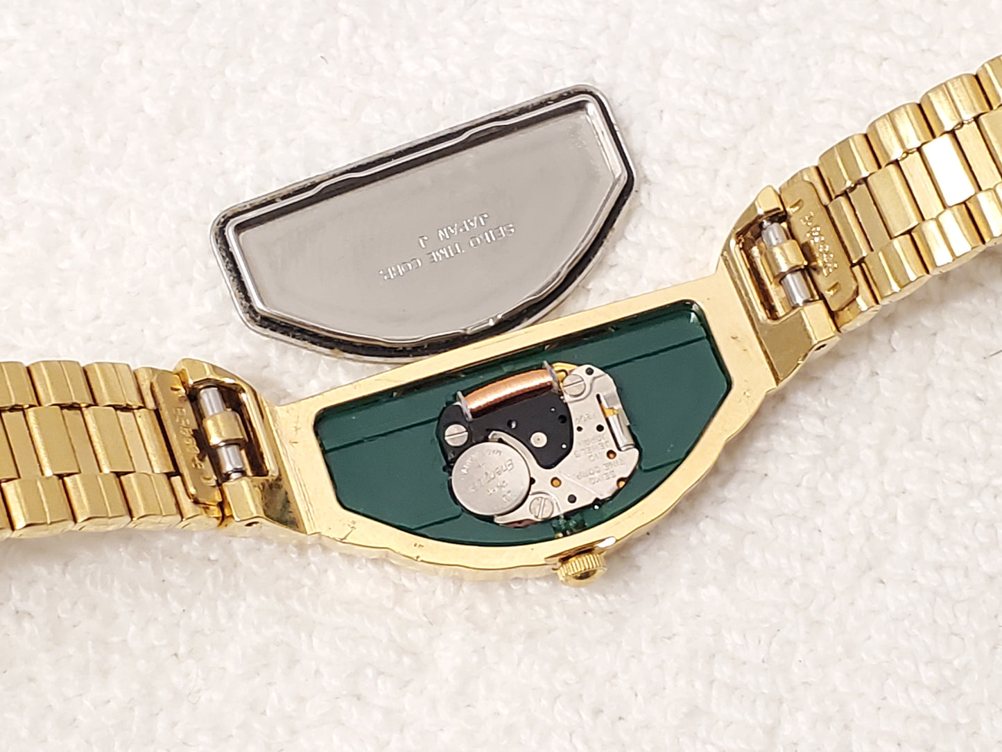 Vintage Seiko Half Moon Womens Quartz Watch Stainless Steel Base Metal Gold Tone
