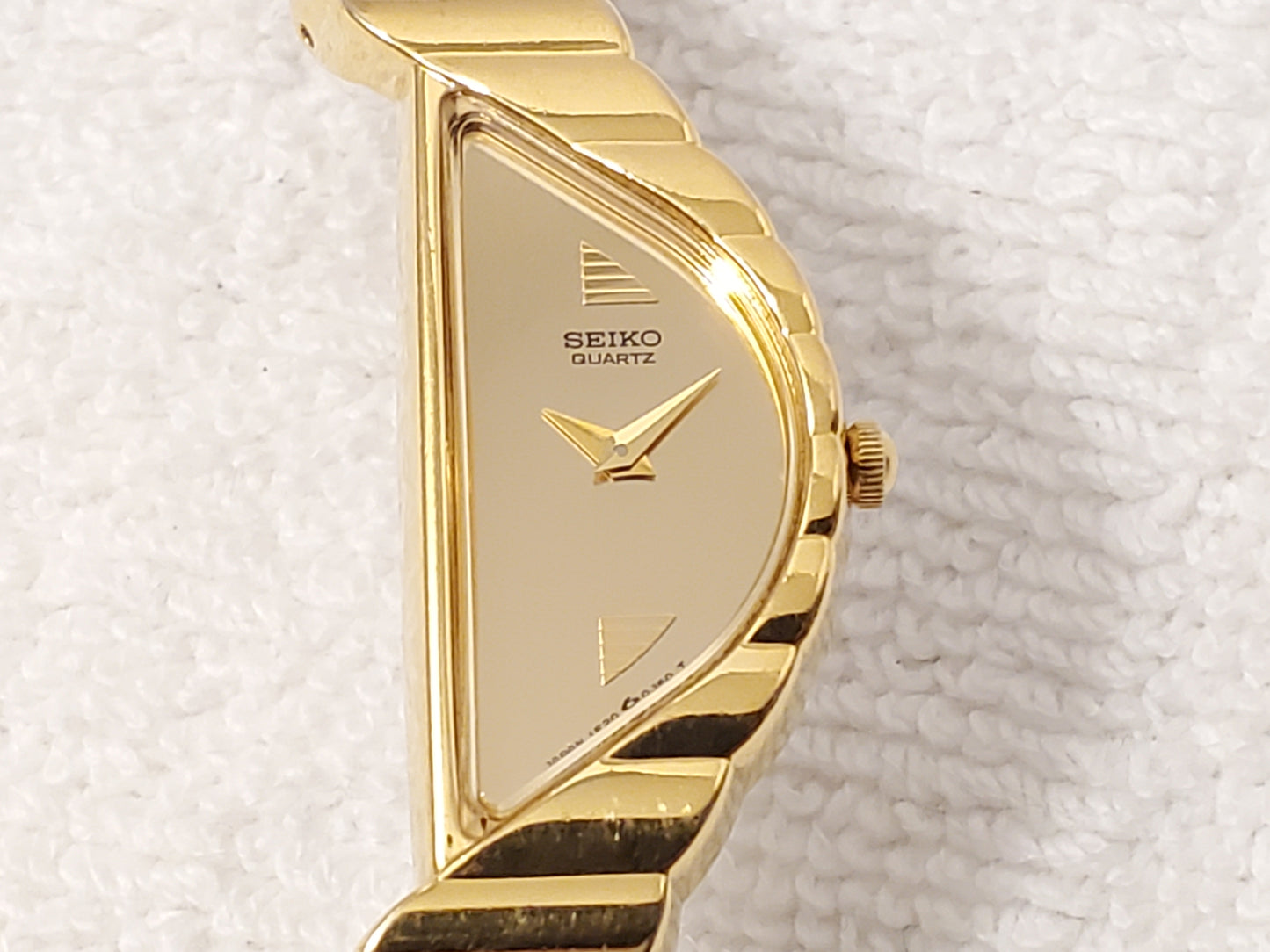 Vintage Seiko Half Moon Womens Quartz Watch Stainless Steel Base Metal Gold Tone