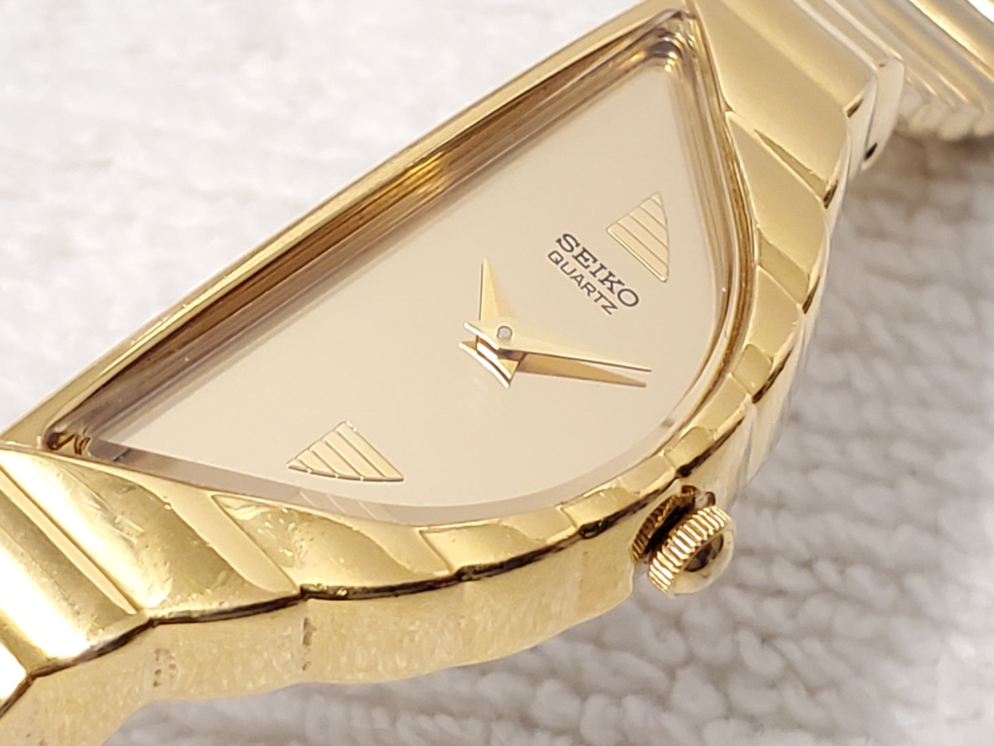 Vintage Seiko Half Moon Womens Quartz Watch Stainless Steel Base Metal Gold Tone
