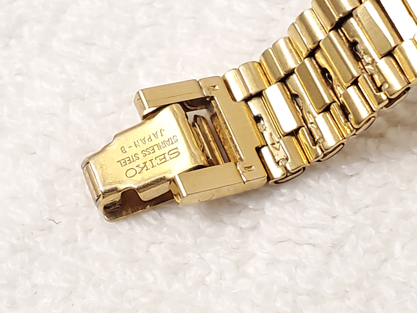 Vintage Seiko Half Moon Womens Quartz Watch Stainless Steel Base Metal Gold Tone