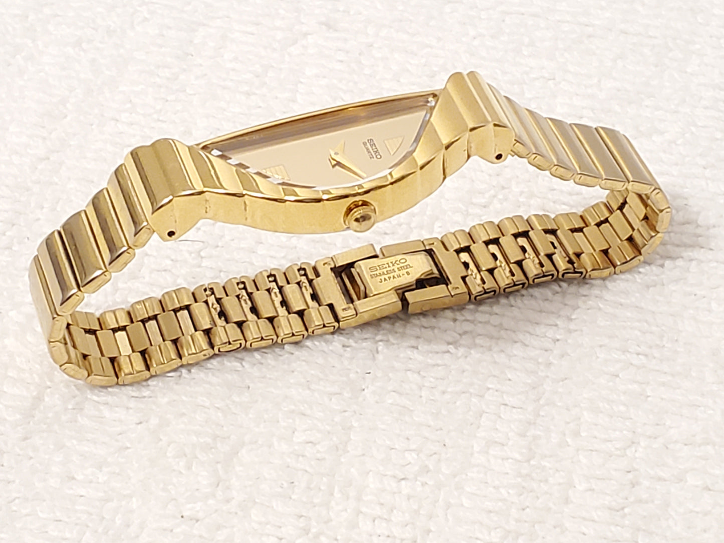 Vintage Seiko Half Moon Womens Quartz Watch Stainless Steel Base Metal Gold Tone