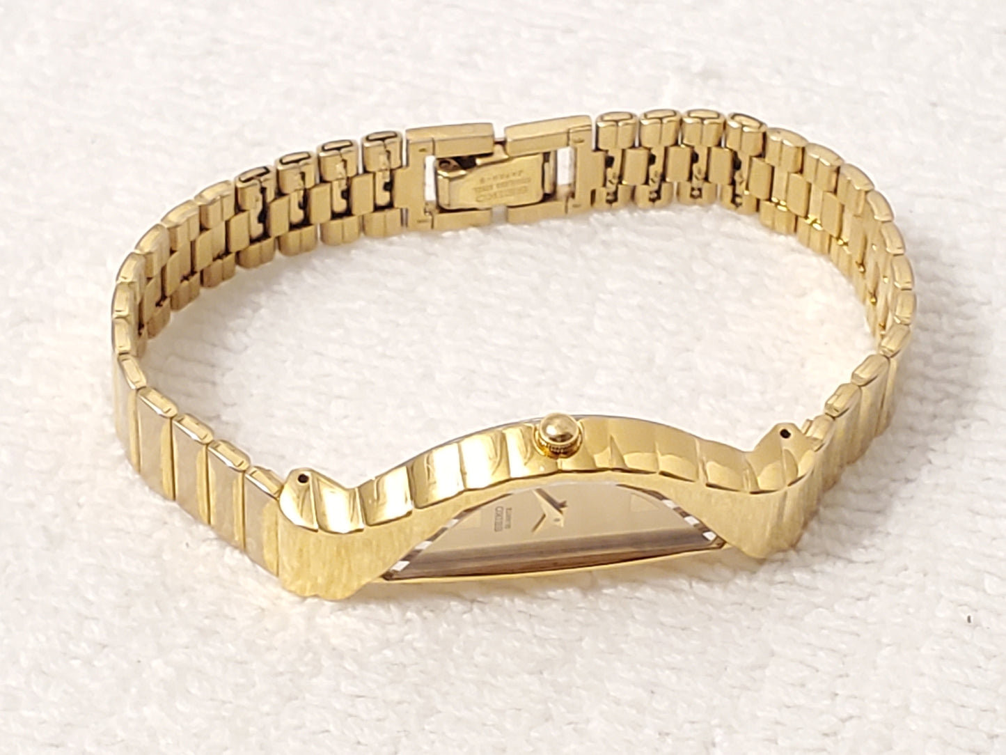 Vintage Seiko Half Moon Womens Quartz Watch Stainless Steel Base Metal Gold Tone