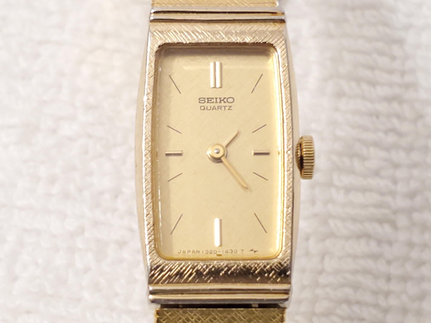 Vintage Seiko Women's Gold Plated Tank Quartz Watch Six Jewels Stainless Steel