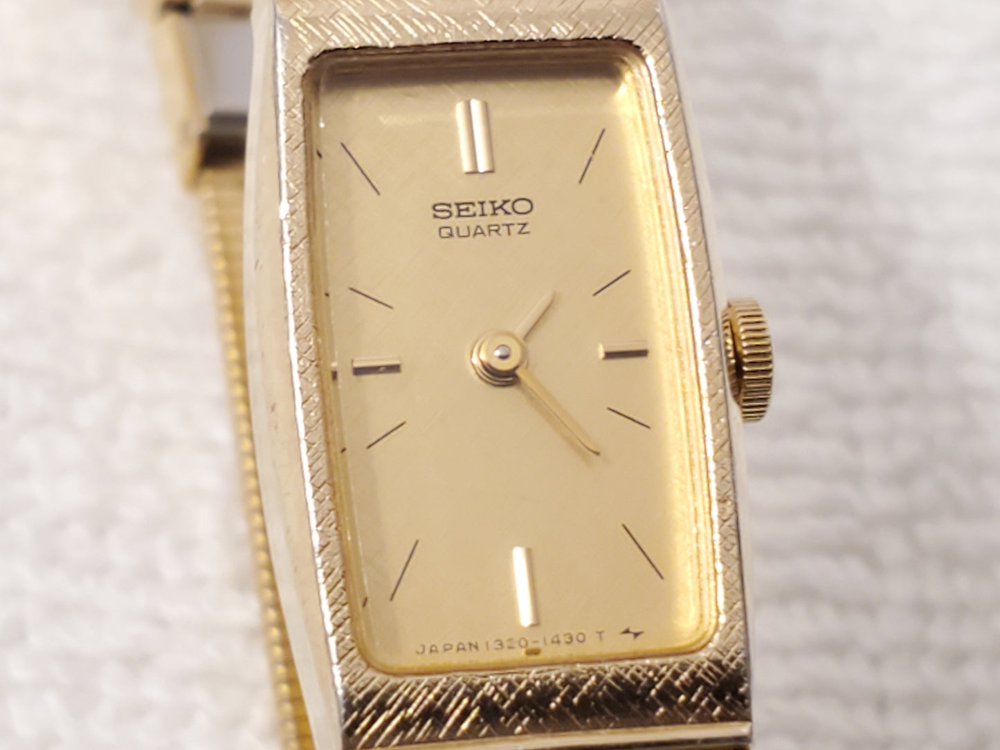 Vintage Seiko Women's Gold Plated Tank Quartz Watch Six Jewels Stainless Steel