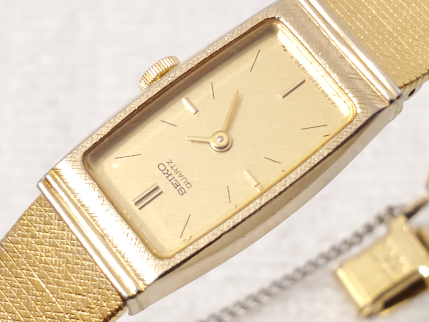 Vintage Seiko Women's Gold Plated Tank Quartz Watch Six Jewels Stainless Steel