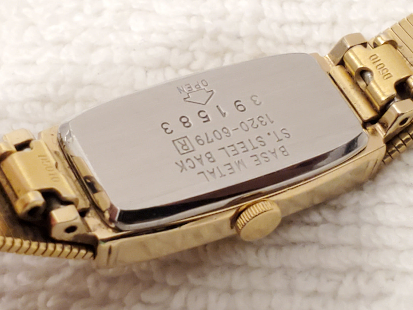 Vintage Seiko Women's Gold Plated Tank Quartz Watch Six Jewels Stainless Steel