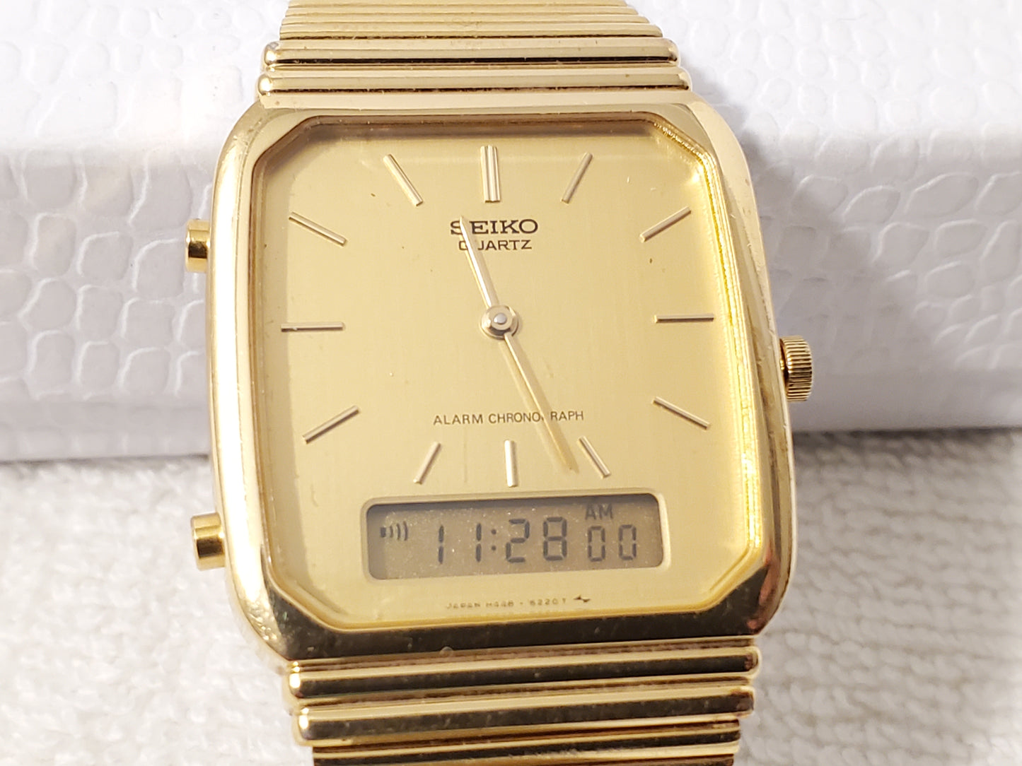 Vintage Seiko Men's Alarm Chronograph Analog Digital Gold Tone Watch Day Date