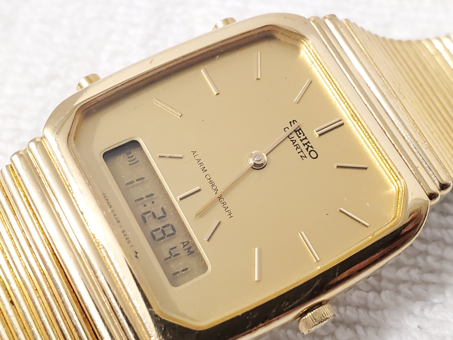 Vintage Seiko Men's Alarm Chronograph Analog Digital Gold Tone Watch Day Date