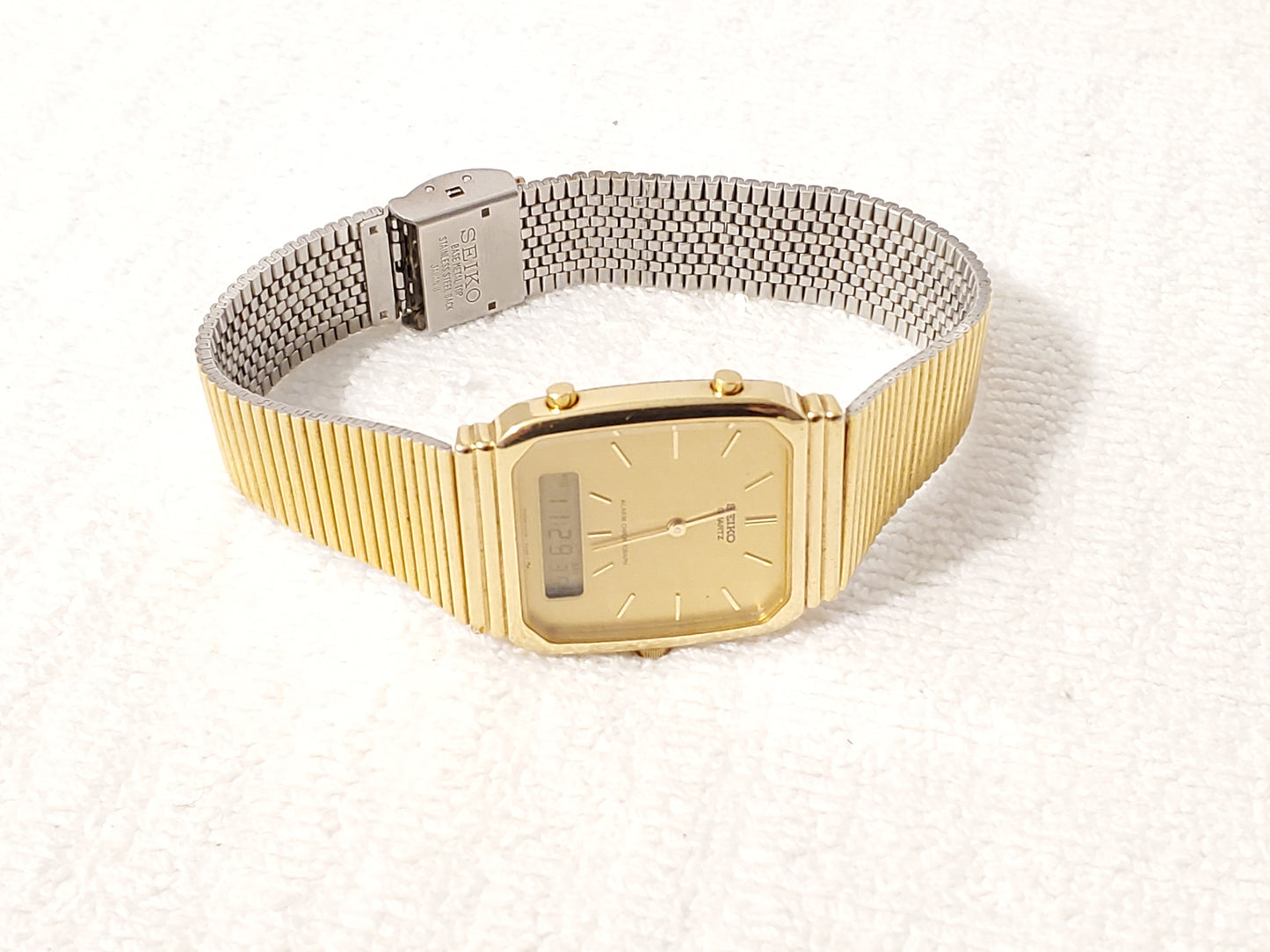 Vintage Seiko Men's Alarm Chronograph Analog Digital Gold Tone Watch Day Date
