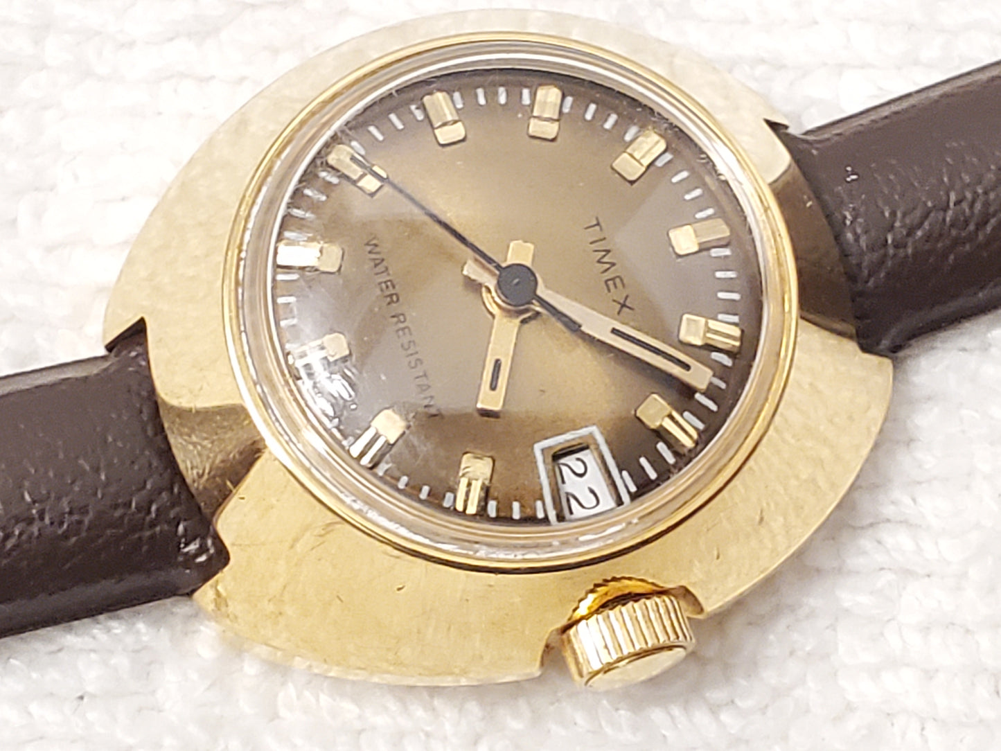 Vintage Timex Gold Plated Wind Up Analog Women's Watch Brown Dial Plastic Strap
