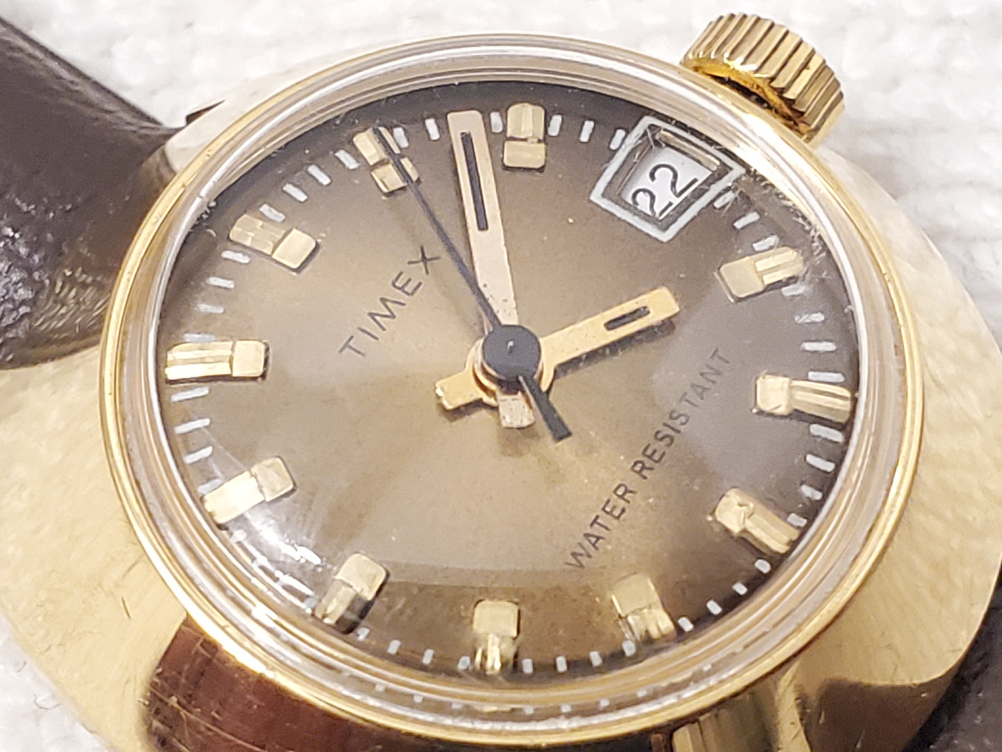 Vintage Timex Gold Plated Wind Up Analog Women's Watch Brown Dial Plastic Strap