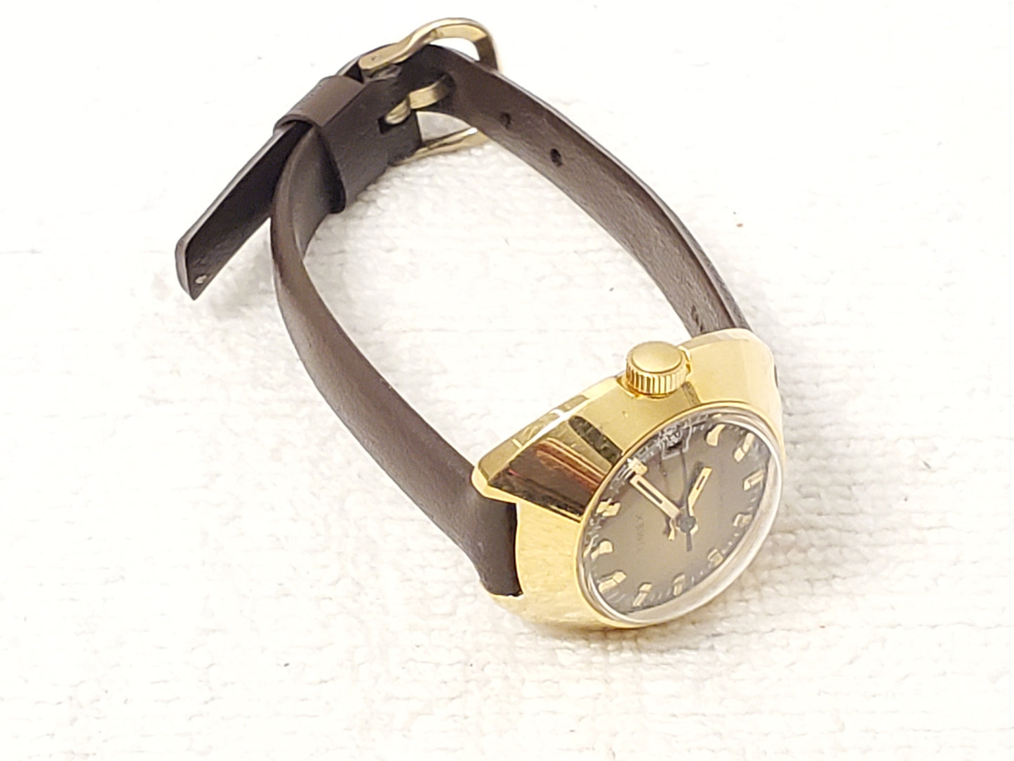 Vintage Timex Gold Plated Wind Up Analog Women's Watch Brown Dial Plastic Strap