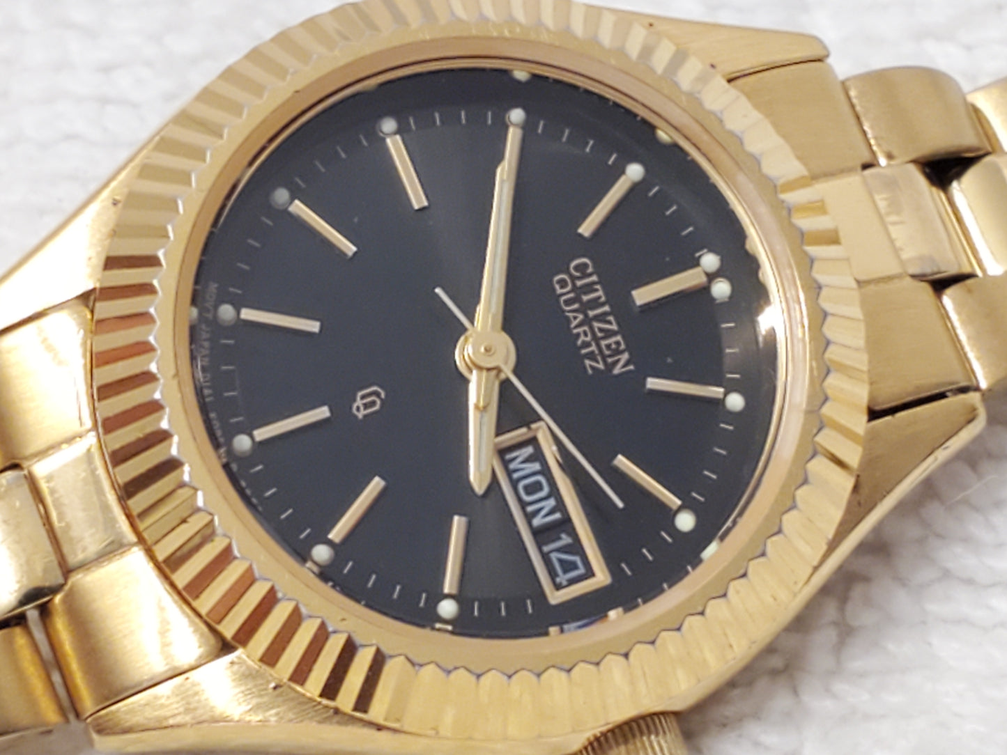 Vintage Citizen Gold Plated Tone Women's Day Date Watch Black Dial S Steel