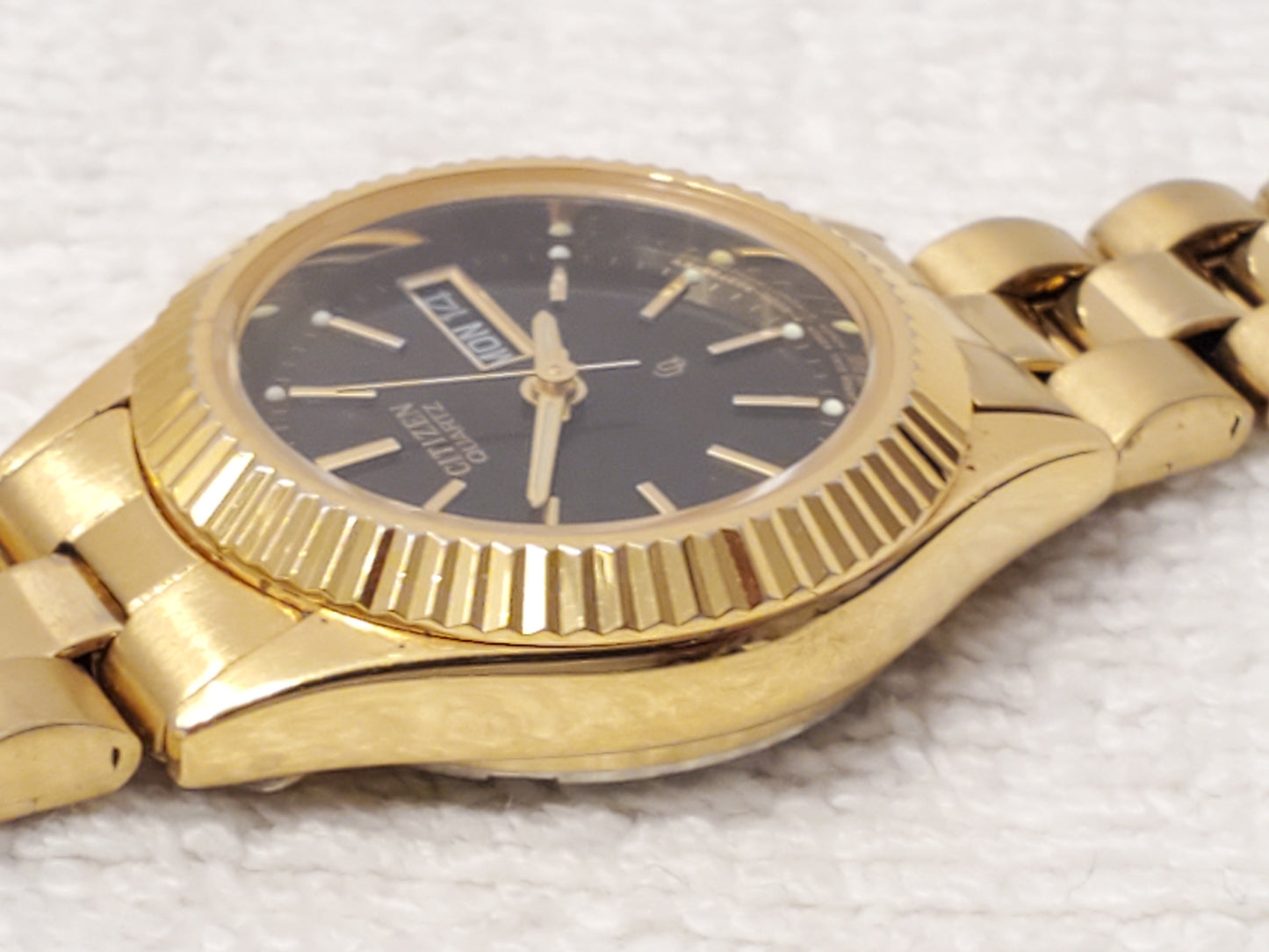 Vintage Citizen Gold Plated Tone Women's Day Date Watch Black Dial S Steel