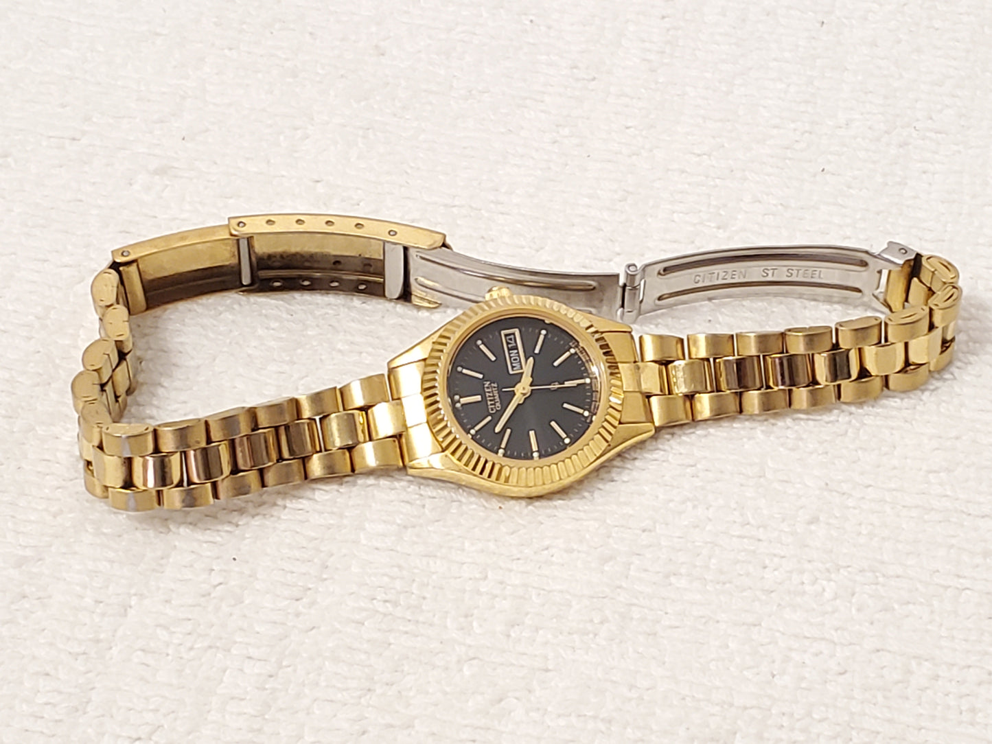Vintage Citizen Gold Plated Tone Women's Day Date Watch Black Dial S Steel