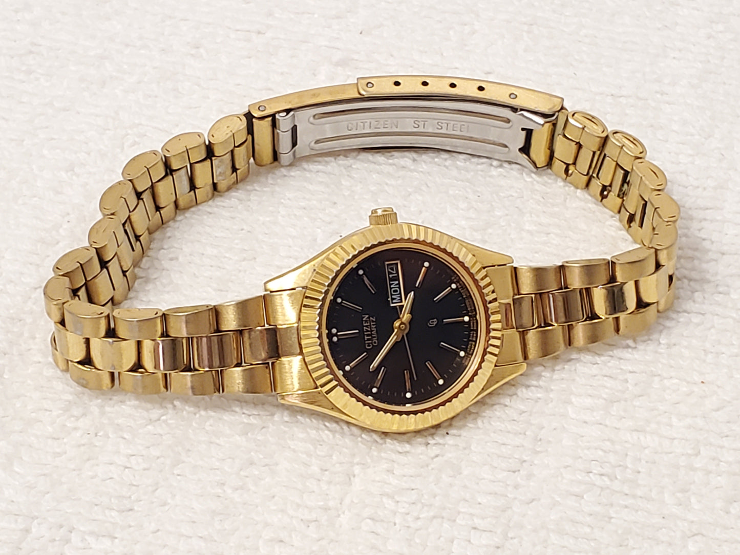 Vintage Citizen Gold Plated Tone Women's Day Date Watch Black Dial S Steel