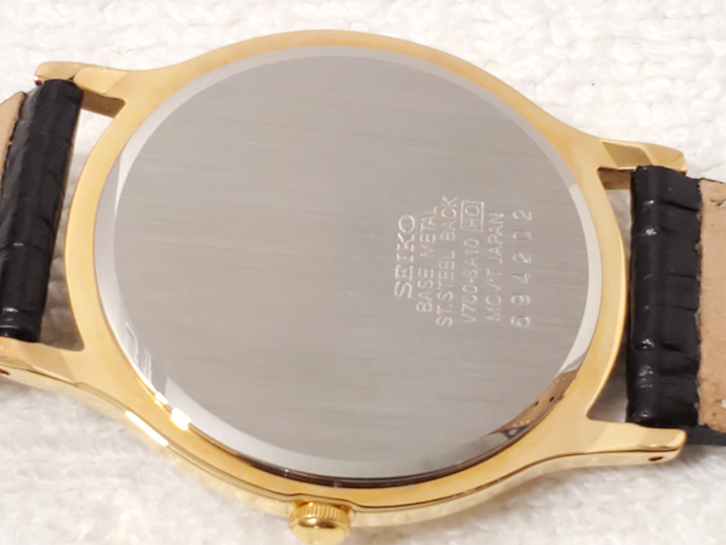 Vintage Seiko Men's Gold Tone Watch White Dial Roman Numerals Black Leather Band